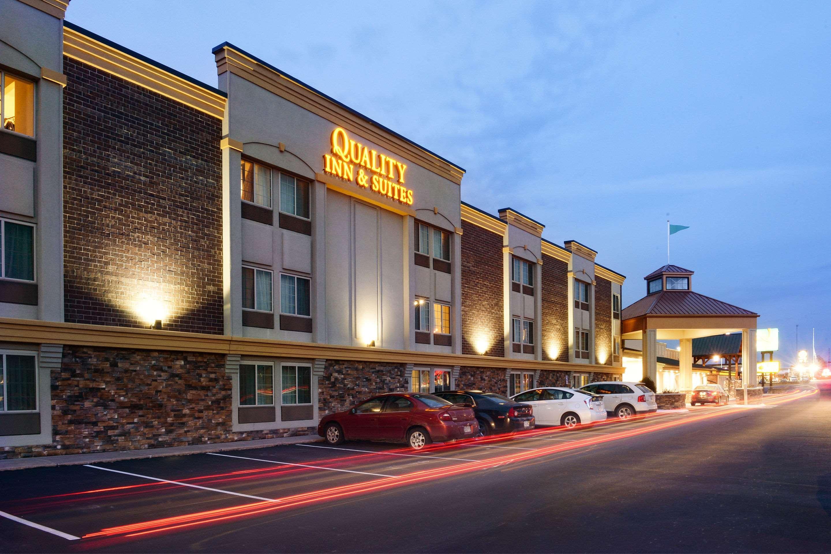 Quality Inn & Suites Ames Conference Center Near Isu Campus Exterior foto